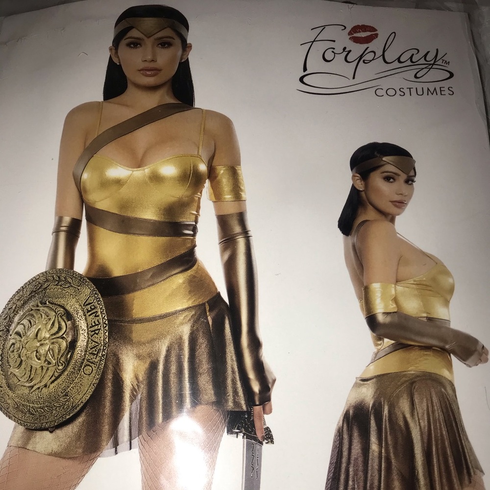 GOLDEN AMAZONIAN HERO COSTUME BRAND NEW